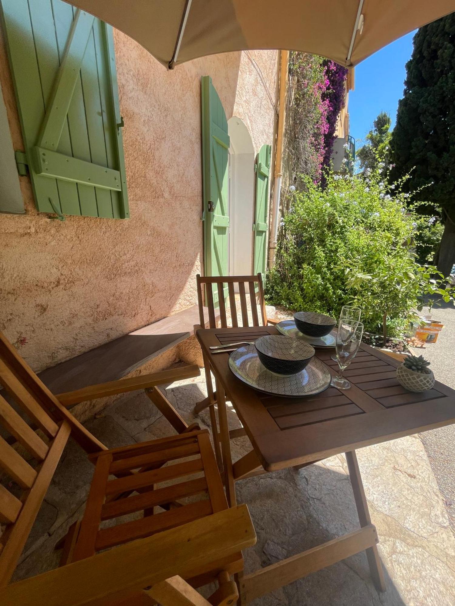Cosy Studio - Place Du Figuier Bormes-les-Mimosas Eksteriør bilde